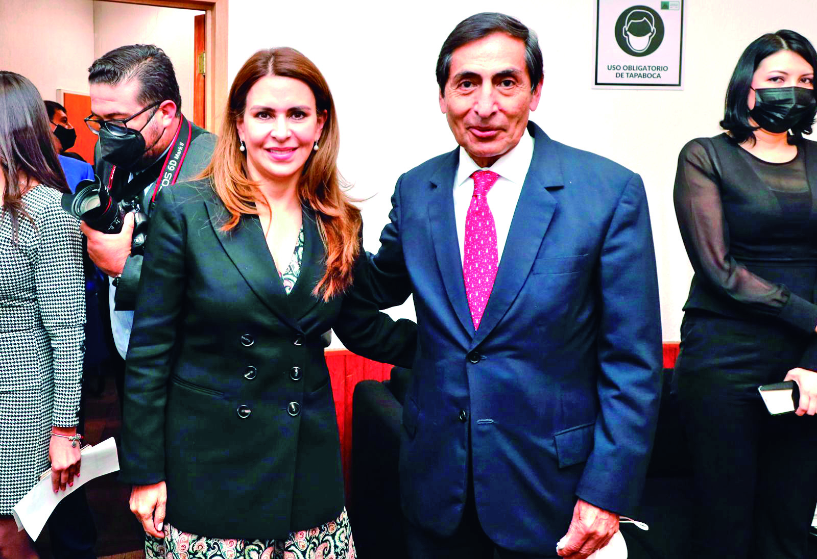 La diputada federal Almara Carolinia Viggiano y el secretario de Hacienda, Rogelio Ramirez, en la comparesencia del segundo, en la Cámara de San Lázaro.