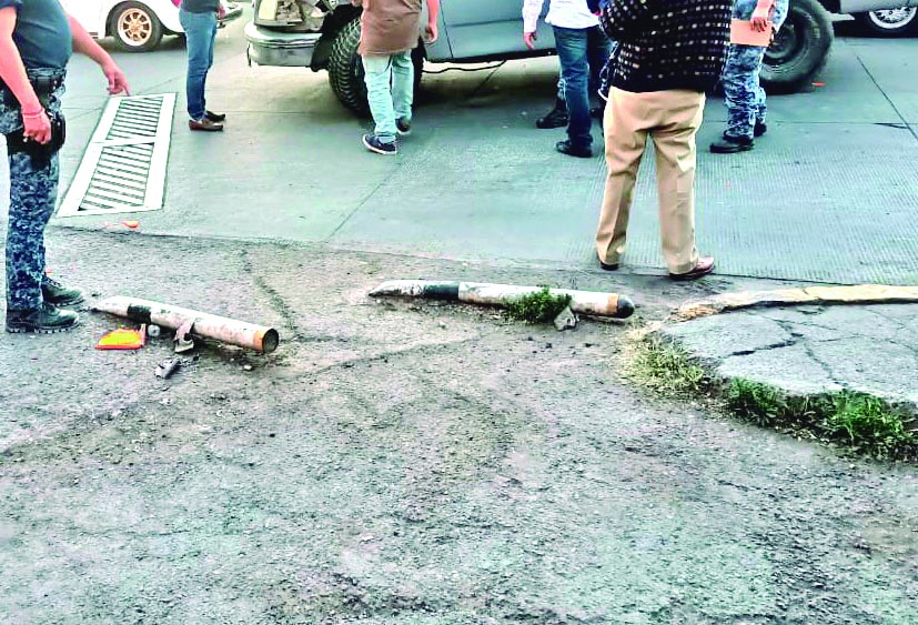 Los tubos delimitadores de la ciclopista en el bulevar La Morena esquina con el Distribuidor Vial La Morena, se encuentran caídos, sin cumplir la función para lo que fueron creados, y representando un riesgo para la ciudadanía.