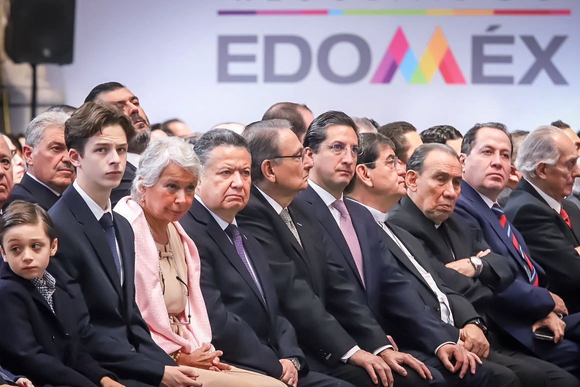 La senadora Olga Sánchez Cordero y el gobernador Julio Menchaca en el último informe del gobernador Alfredo del Mazo, de Edomex.