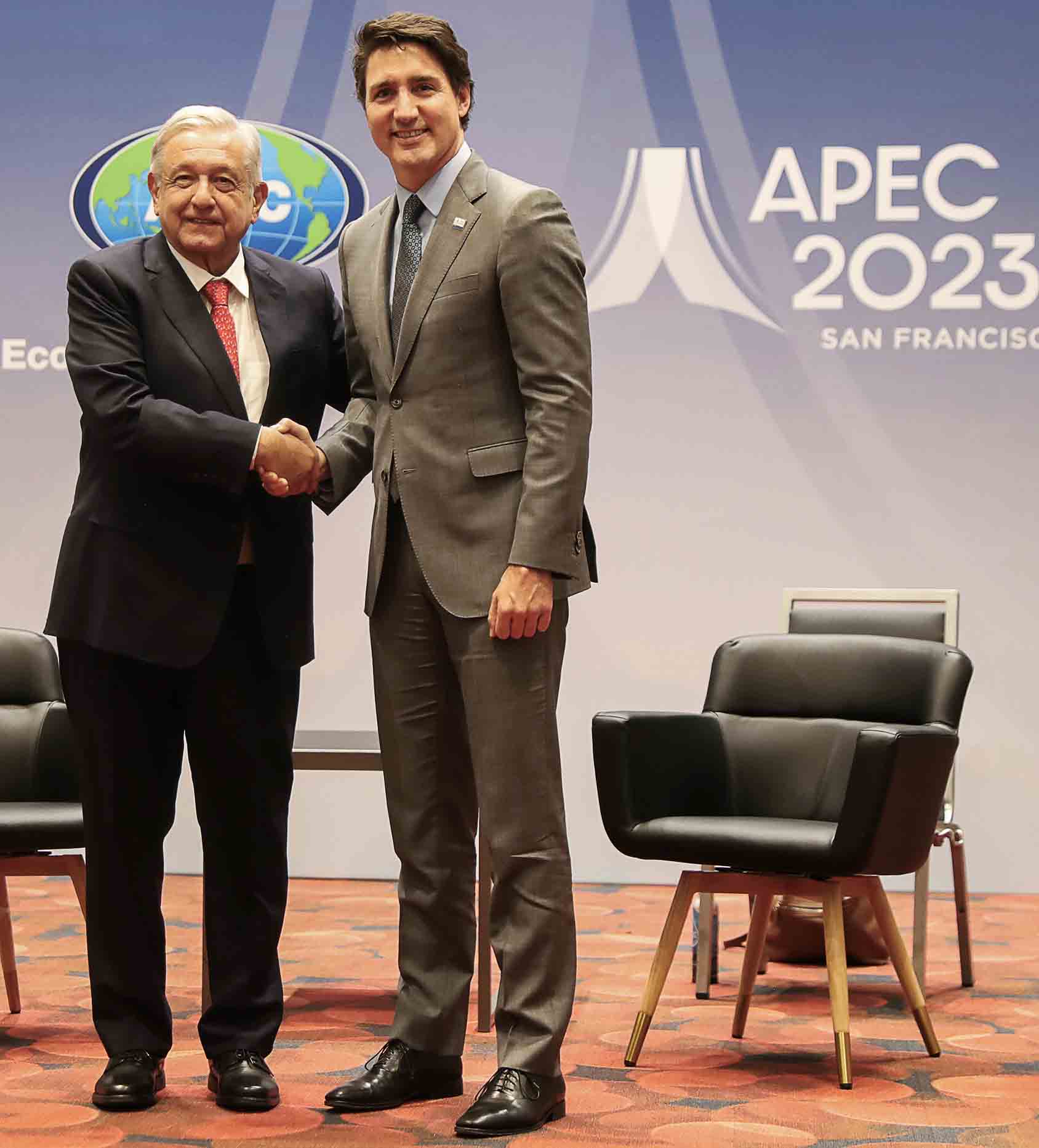 Persiste la controversia en el Panel del tratado T-MEC entre México y Canadá, sobre la política energética y el tema de las mineras. Y aun cuando estos asuntos, ya se han abordado en distintas reuniones entre el presidente López Obrador y el Primer Ministro Justin Trudeau, la relación es cordial, como pudo observase ahora en la reunión bilateral entre el presidente de México con el primer ministro canadiense. Pero el tiempo se agota para una solución favorable a México