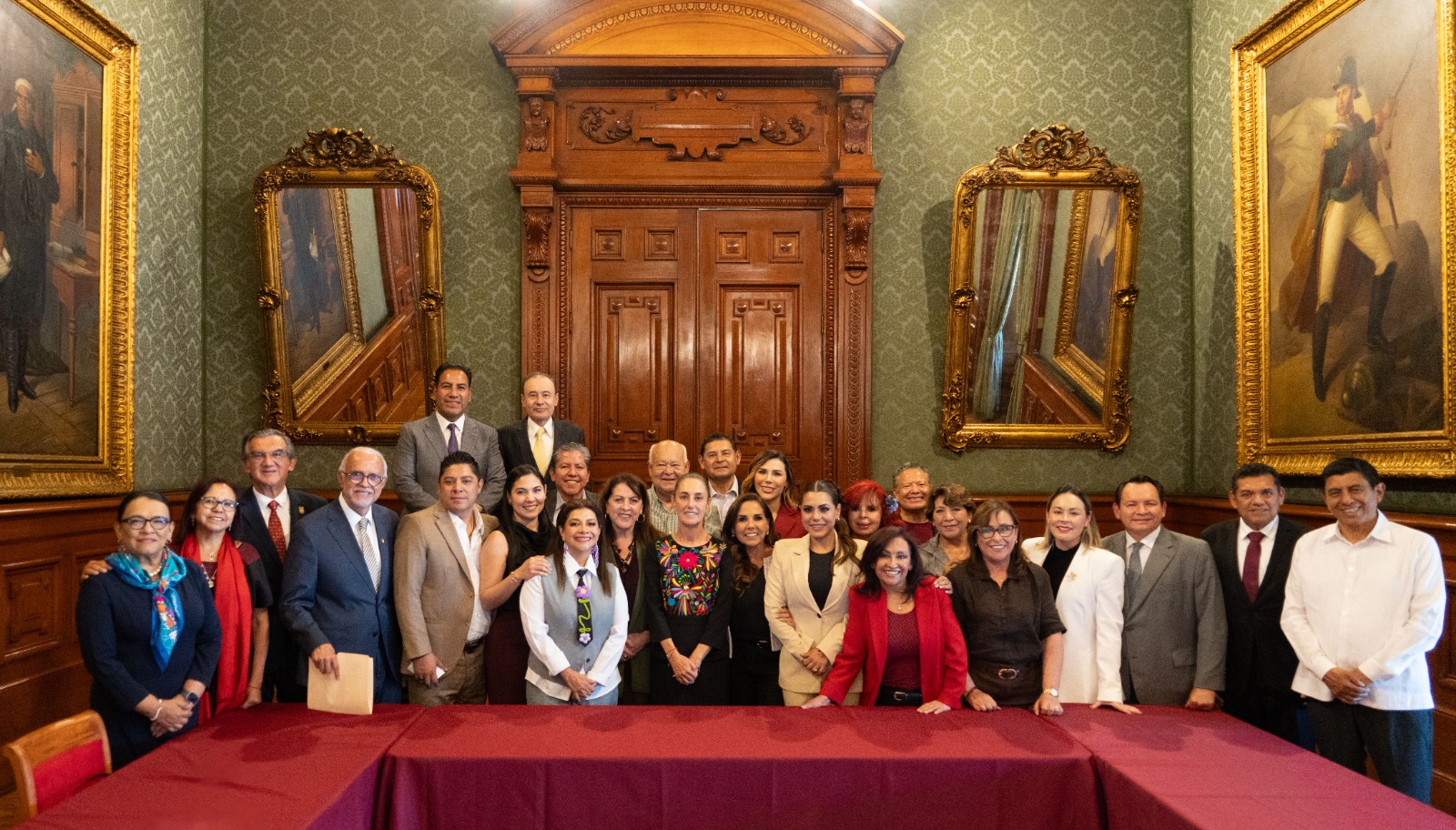 El gobernador Julio Menchaca Salazar, participó en Palacio Nacional en una reunión de trabajo con la presidenta Claudia Sheinbaum para revisar el avance del programa IMSS Bienestar en la entidad.